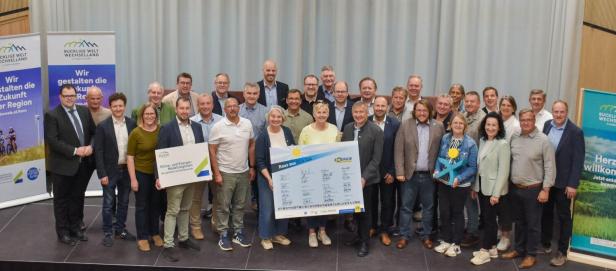 Eine Gruppe von Menschen auf einer Bühne
