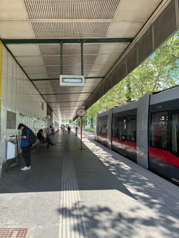 Straßenbahn am Westbahnhof