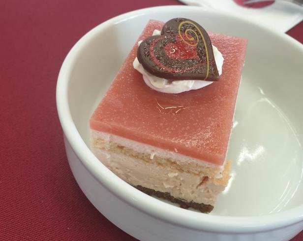 Nachspeise mit Schoko-Herz.