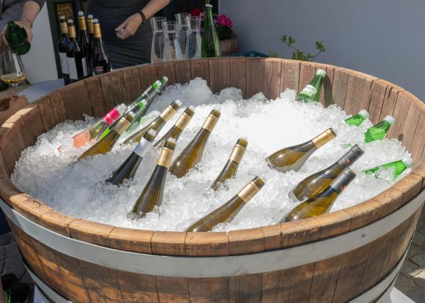 Im Radlbrunner Weingut Pröll knallten die Sektkorken