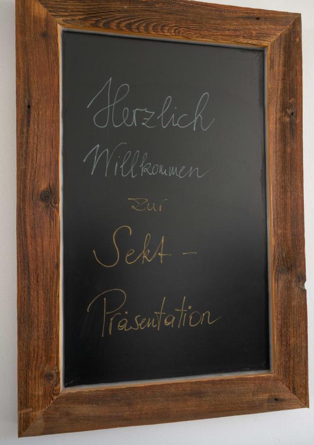 Im Radlbrunner Weingut Pröll knallten die Sektkorken