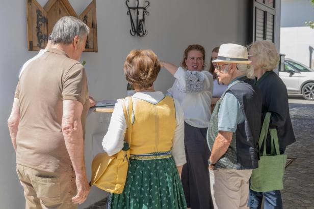 Im Radlbrunner Weingut Pröll knallten die Sektkorken