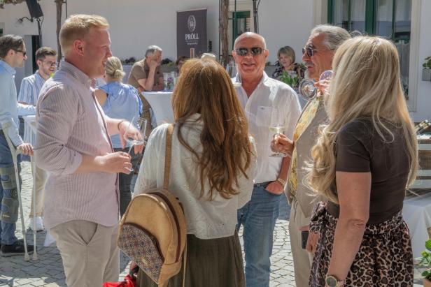 Im Radlbrunner Weingut Pröll knallten die Sektkorken