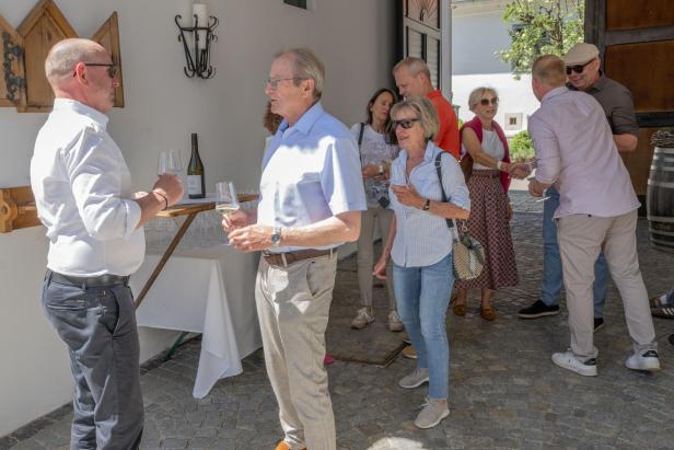 Im Radlbrunner Weingut Pröll knallten die Sektkorken