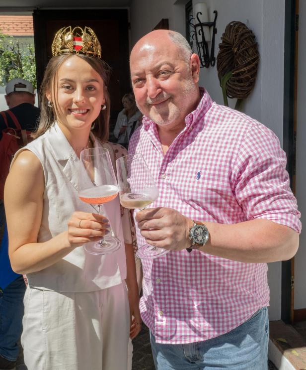 Im Radlbrunner Weingut Pröll knallten die Sektkorken