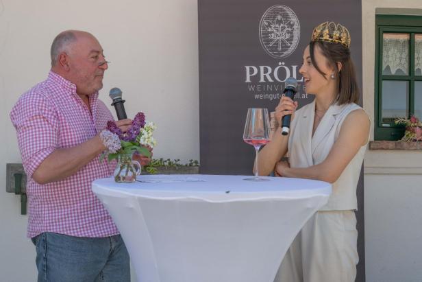 Im Radlbrunner Weingut Pröll knallten die Sektkorken