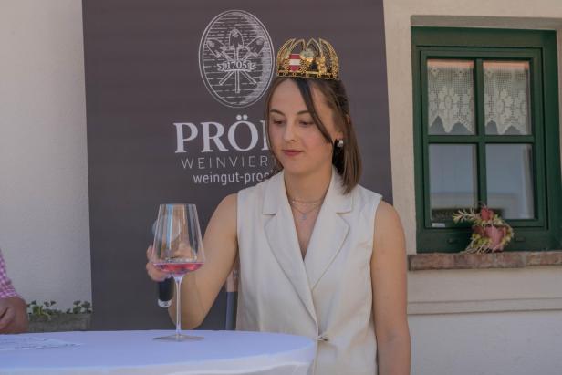 Im Radlbrunner Weingut Pröll knallten die Sektkorken