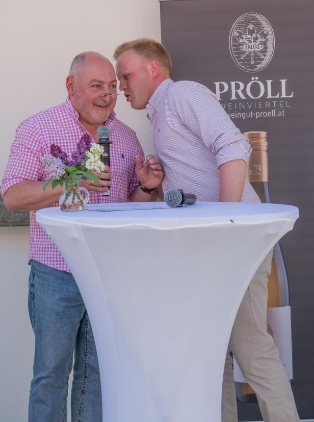 Im Radlbrunner Weingut Pröll knallten die Sektkorken
