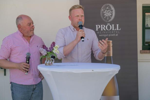 Im Radlbrunner Weingut Pröll knallten die Sektkorken
