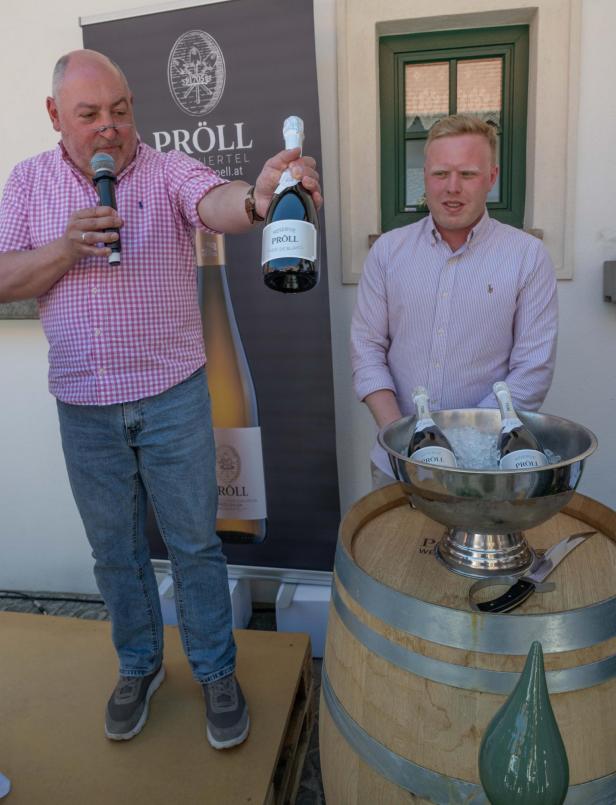 Im Radlbrunner Weingut Pröll knallten die Sektkorken