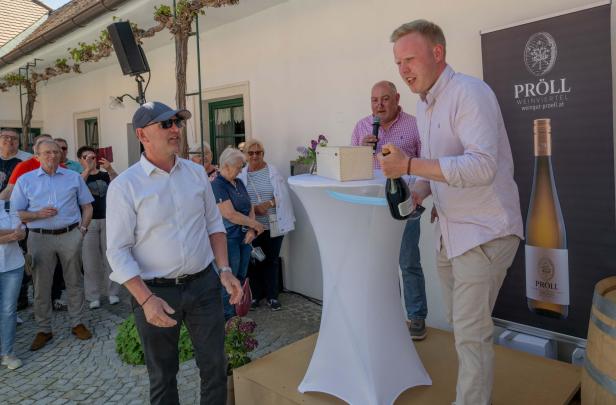 Im Radlbrunner Weingut Pröll knallten die Sektkorken