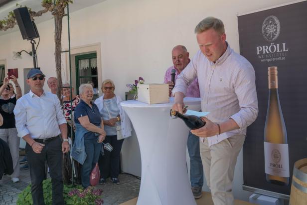 Im Radlbrunner Weingut Pröll knallten die Sektkorken