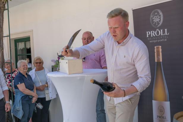 Im Radlbrunner Weingut Pröll knallten die Sektkorken