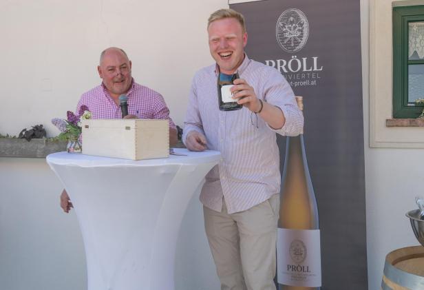 Im Radlbrunner Weingut Pröll knallten die Sektkorken