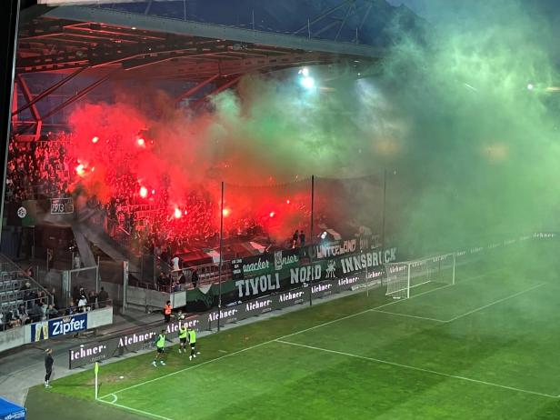 Viel Schall und Rauch: Das ist das Motto der Wacker-Fans 