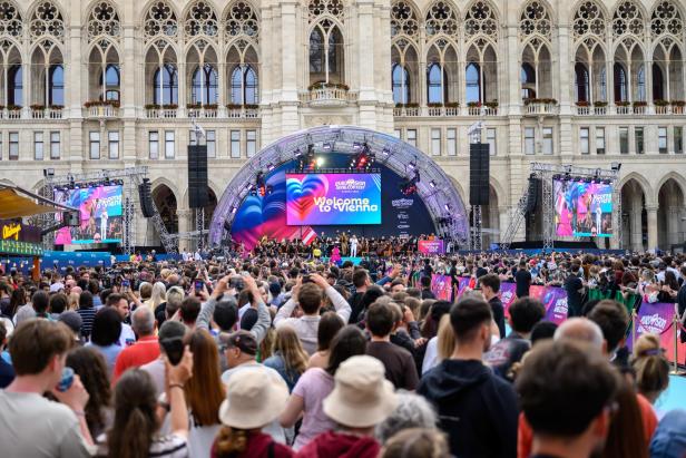 ESC-Sing-Along vor der Volksoper: Singin' in the Rain