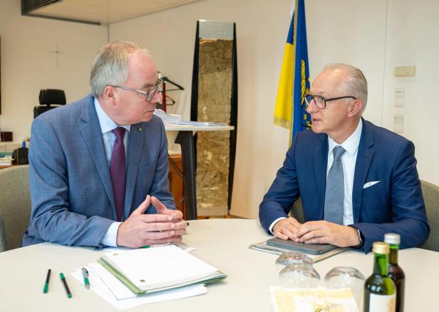 APG-Vorstandssprecher Gerhard Christiner (rechts) und LHStv Pernkopf