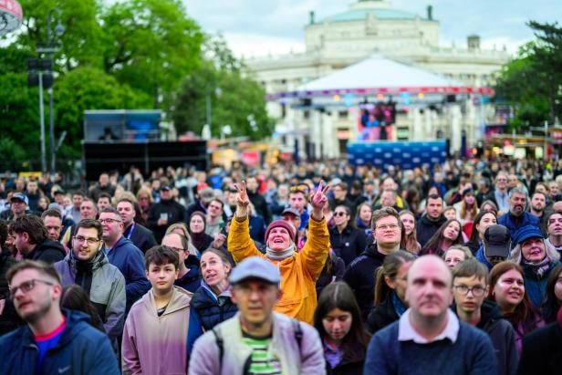 ESC-Sing-Along vor der Volksoper: Singin' in the Rain