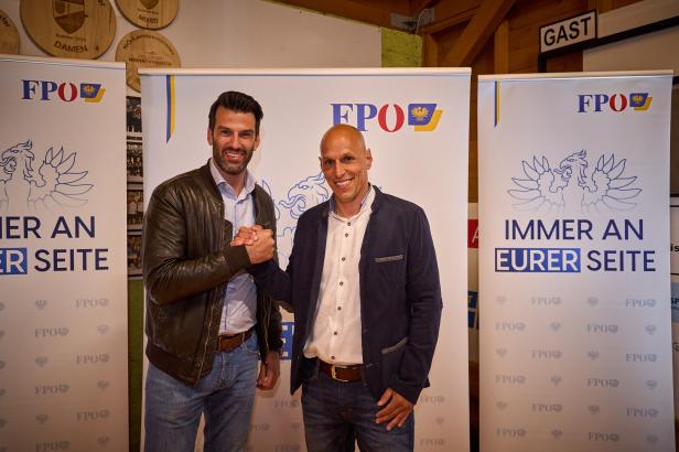FPÖ-Landeshauptfraustellvertreter Udo Landbauer mit Helmut Fiedler beim Wahlkampf in Neunkirchen