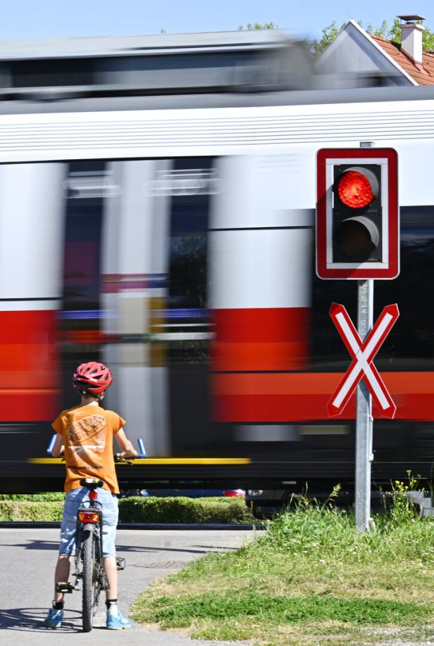 ++ THEMENBILD ++ ÖBB / BAHN / ZUG / EISENBAHN / VERKEHR / ÖFFENTLICHE VERKEHRSMITTEL