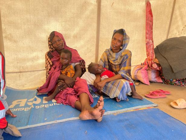 Die Schwestern Rejan und Negla Mosla sind aus Südkordofan erst in den Südsudan geflohen.