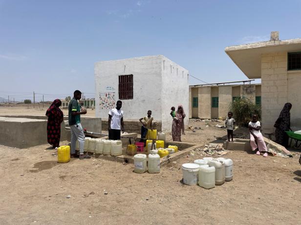 Eine Wasserstelle im Camp in Port Sudan.