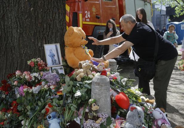Kyiv mourns victims of deadly Russian combined attack