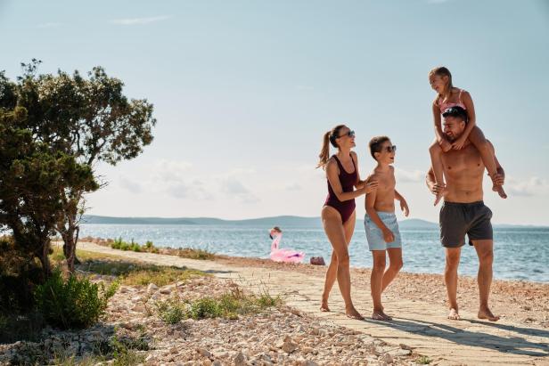 Ein Familie am Strand 