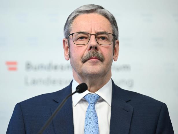 BUNDESHEER: WEHRDIENSTKOMMISSION PRÄSENTIERT BERICHT: HAMESEDER