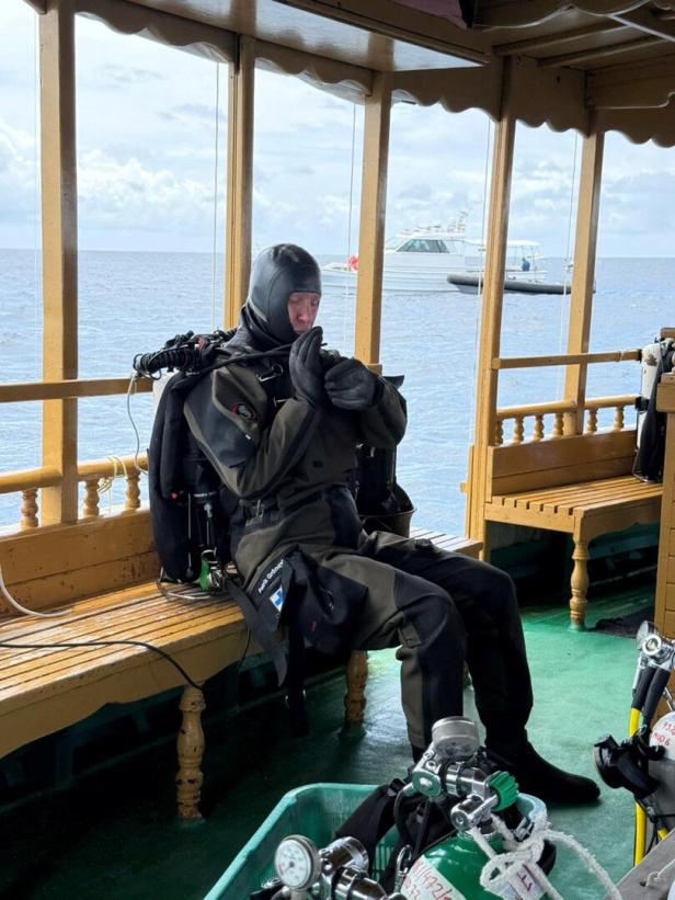 Recovery operation for four Italian scuba divers near Vaavu Atoll