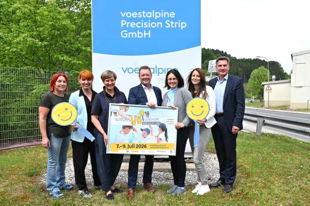 Führungsteam und Sponsoren des Kinderuniversums