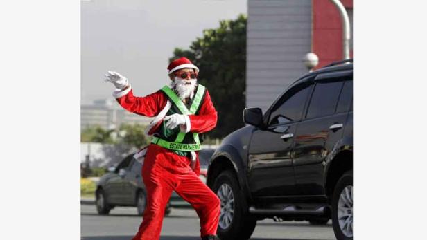 Manila: Weihnachtliche Verkehrspolizei