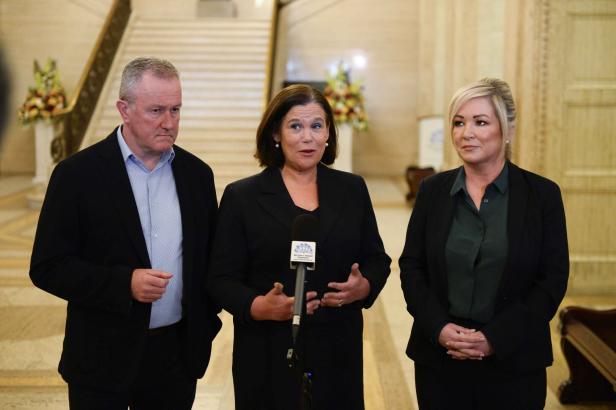 Stormont power-sharing set to return after DUP executive backs deal
