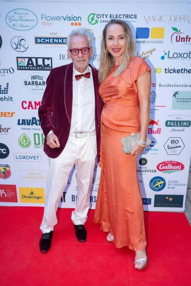 Das Verleger-Paar Christian und Ekaterina Mucha auf dem Red Carpet