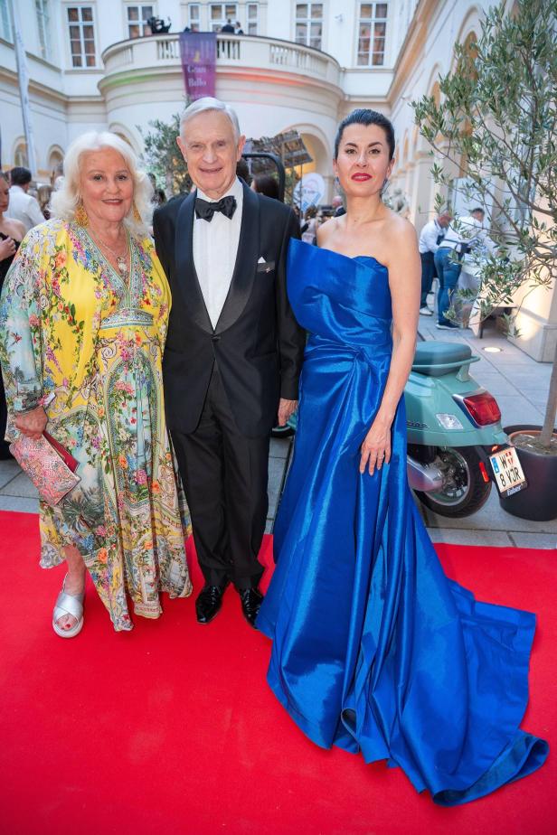 Marika Lichter, Thomas Schäfer-Elmayer und Zoryana Kusphler  auf dem Red Carpet