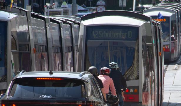 ++ THEMENBILD ++ RADFAHRER / VERKEHR / MOBILITÄT