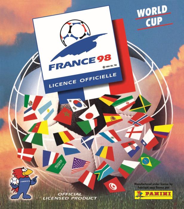 Das offizielle Produkt zur Fußball-Weltmeisterschaft Frankreich 98 zeigt eine Weltkugel mit Länderflaggen.