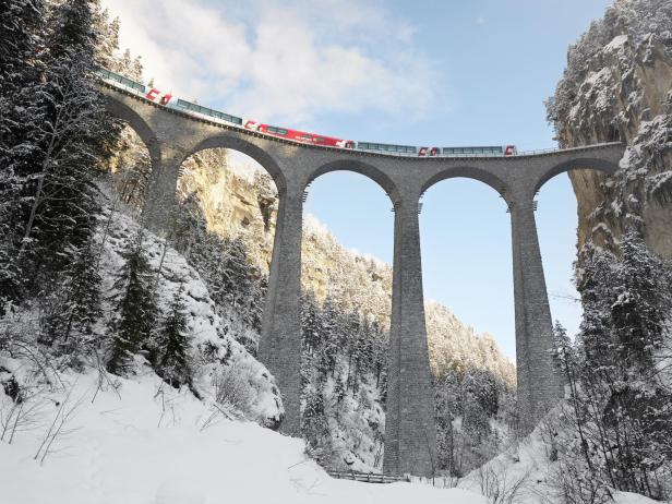 Schnee Zug Brücke 