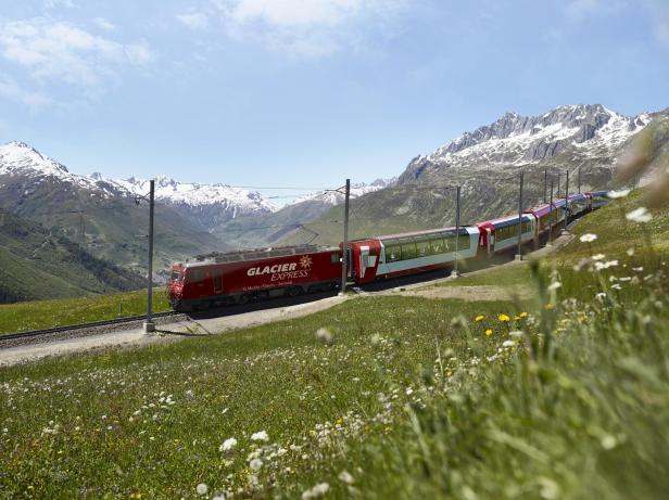 Züge durch die Berge der Schweiz 