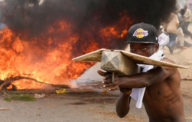 Protests against a U.S. Ebola quarantine plan in Kenya