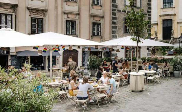 Der St.-Ulrichs-Platz im 7. Bezirk wird während der WM zu einer stimmungsvollen Fanzone.