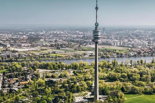 Der Donauturm zählt während der WM 2026 zu den außergewöhnlichsten Public-Viewing-Locations.