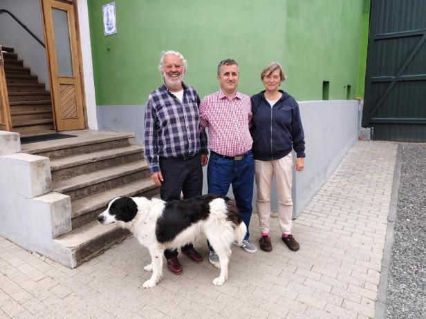 Georg Sporschill, Ignatius Sutel, Ruth Zenkert, Hund Simba