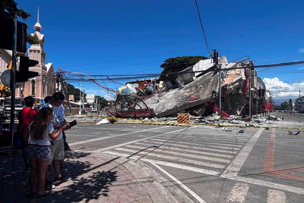 Magnitude 7.8 quake in General Santos, Philippines