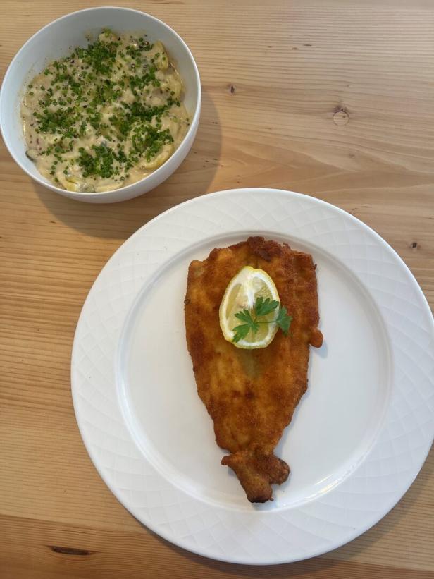 Die schmetterlingförmig geschnittene Bachforelle in gebackener Version.