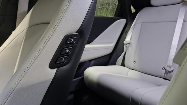 Redundante Beifahrersitzverstellknöpfe: Hyundai Ioniq 6 FL.