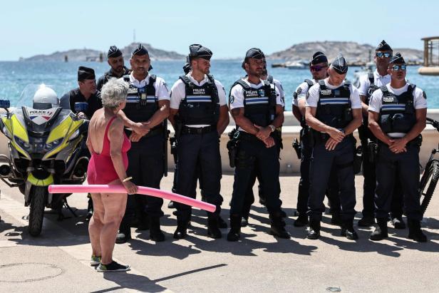 TOPSHOT-FRANCE-SECURITY-BEACH-TOURISM