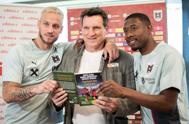 FUSSBALL-NATIONALTEAM/FUSSBALL-WM 2026: BUCHPRÄSENTATION NACH ÖFB TRAINING ÖFB NATIONALTEAM MÄNNER VOR SPIEL GEGEN TUNESIEN: ARNAUTOVIC / HERZOG / ALABA