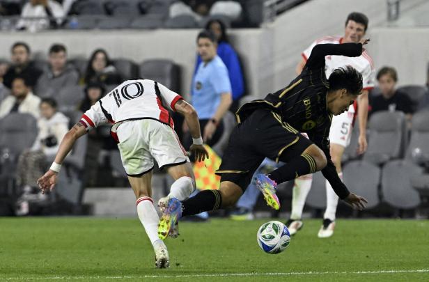 Adrian Wibowo (re.) im Trikot von Los Angeles FC