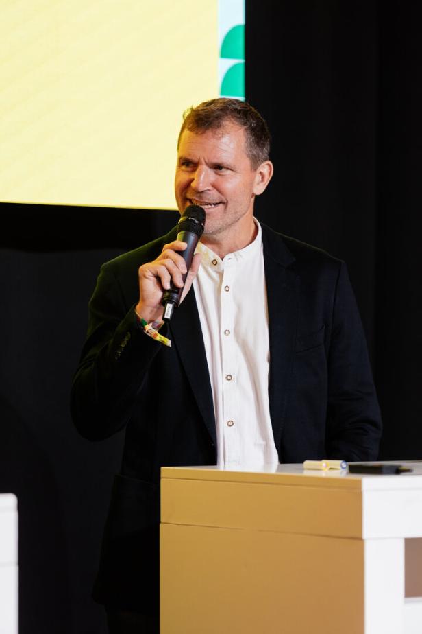 Instadrive-CEO Philipp Halla beim Speak Out Festival: "Elektromobilität ist sowas von überlegen."